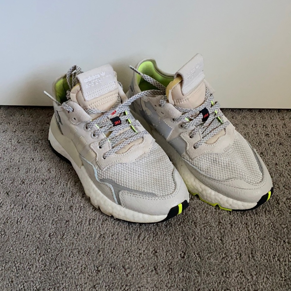 ADIDAS runners women’s shoe tennis shoes rare hard to find!!